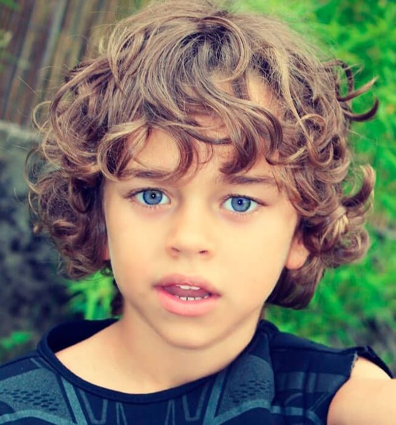 Corte de cabelo masculino infantil para cabelos ondulados 3
