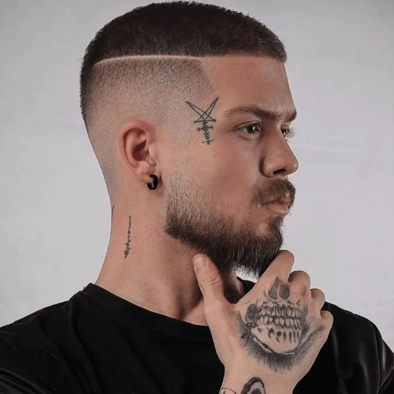 Corte militar (corte raspado) com listras Corte militar (corte raspado) com listras