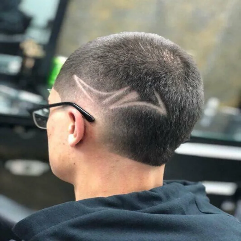 low fade com desenho lateral